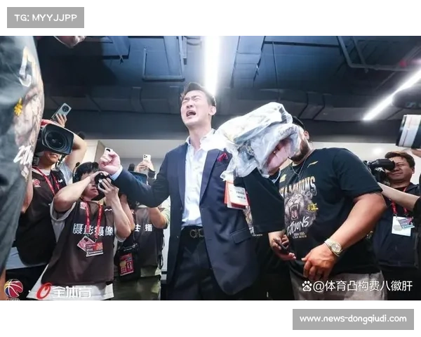 球迷老李追随广厦十余年，见证球队首冠历程。