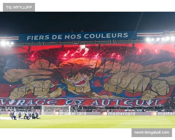 场边花絮：摩纳哥球迷看台展示巨型TIFO致敬即将离队的球队传奇